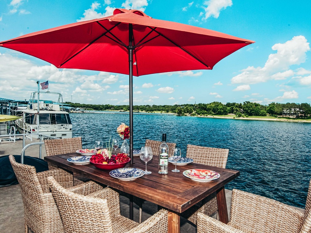 airbnb lake travis yacht