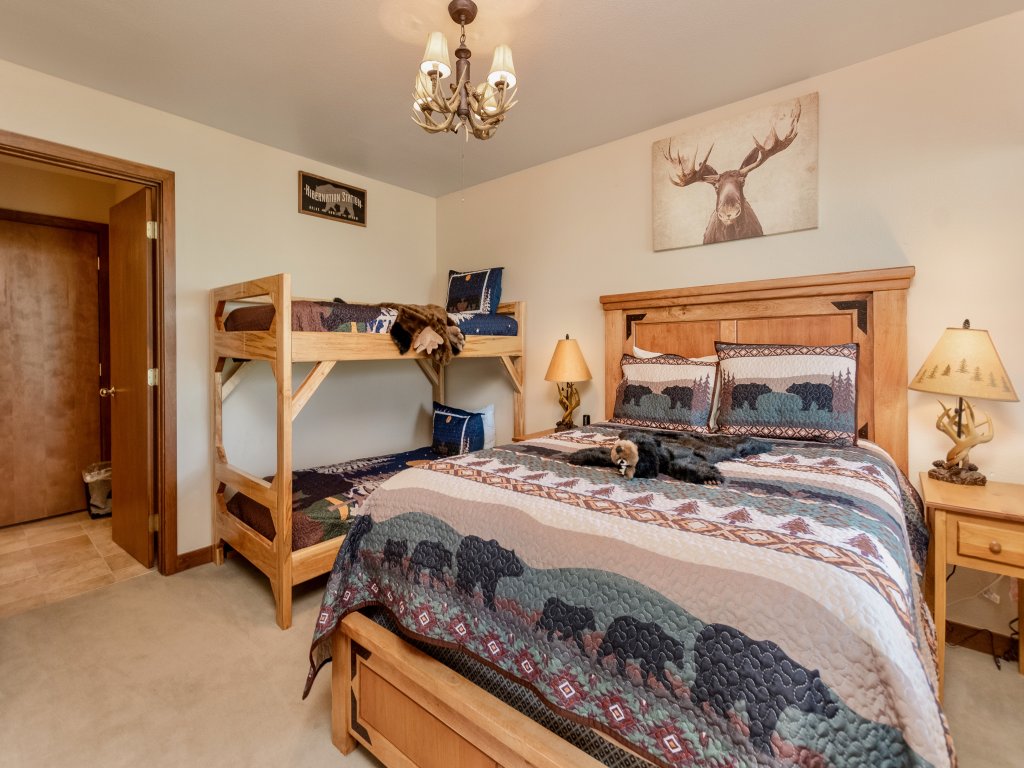 Mountain's Call Vacation Home at Windcliff Vacation Rental in Estes Park - RedAwning