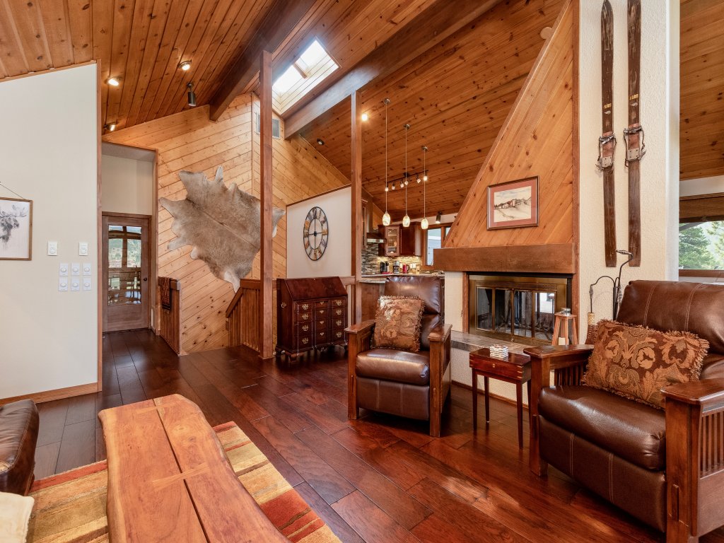 Mountain's Call Vacation Home at Windcliff Vacation Rental in Estes Park - RedAwning