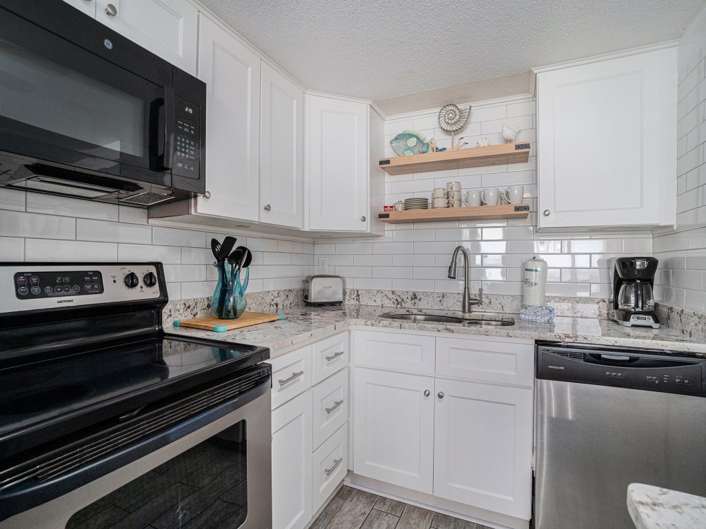 1402 Waters Edge Resort Vacation Rental in Garden City Beach - RedAwning