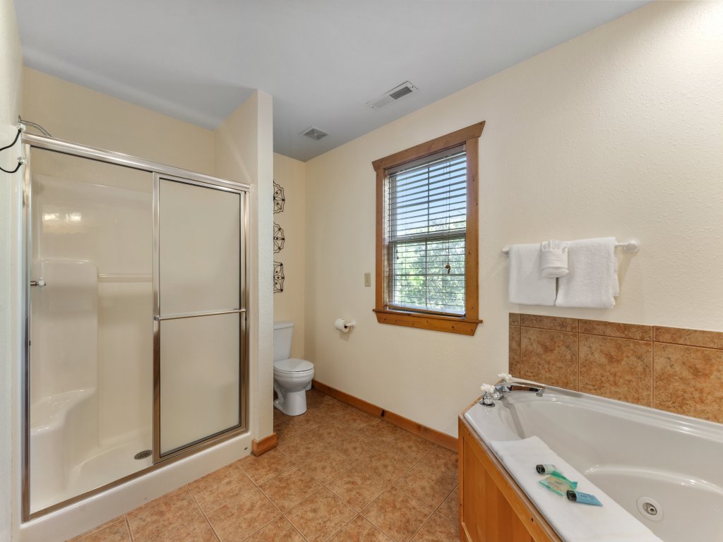 SBL22-4 -Whispering Woods Lodge-Sleeps 10 Vacation Rental in Branson West - RedAwning