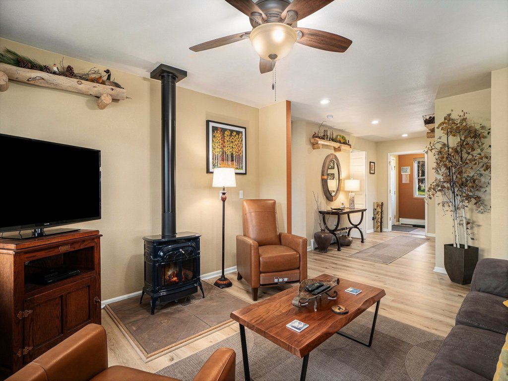 Aspen Grove Getaway - EV #3196 Vacation Rental in Estes Park - RedAwning