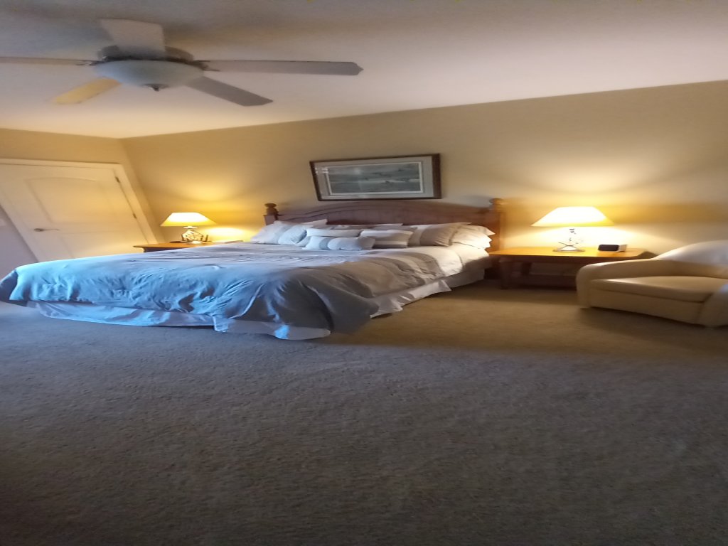 Unit 411A 1 BD/ 1 BA condo Vacation Rental in Birchwood - RedAwning