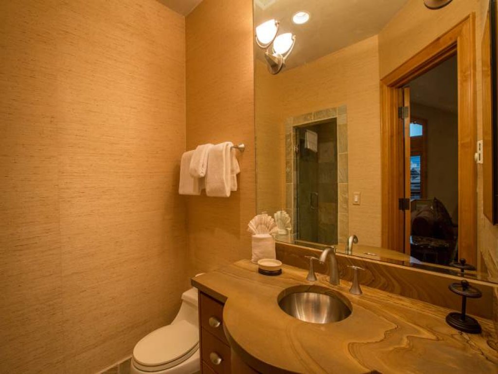 Northwoods Luxury Condo Close to Chairlift Vacation Rental in Vail - RedAwning