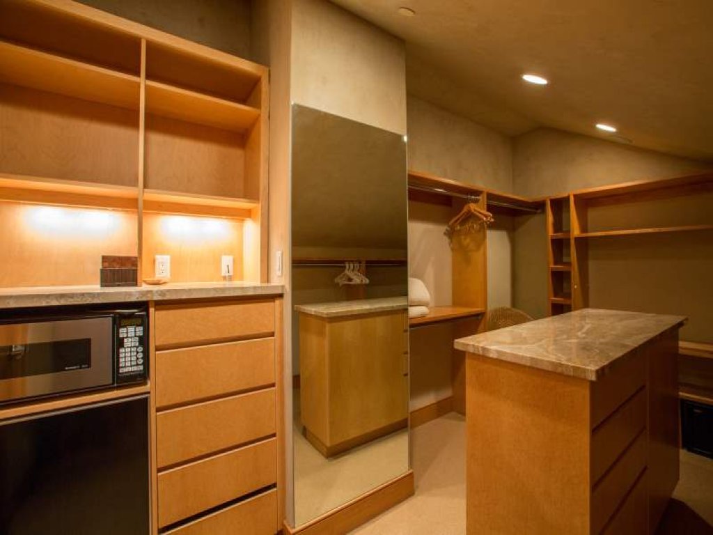 Northwoods Luxury Condo Close to Chairlift Vacation Rental in Vail - RedAwning