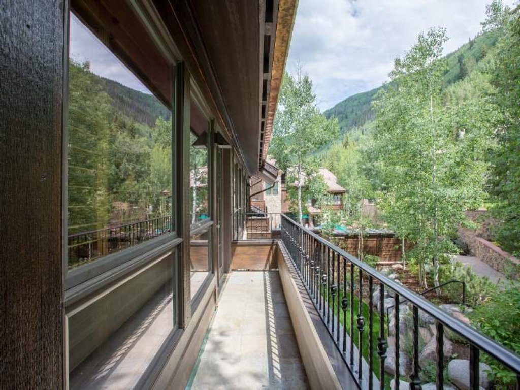 Northwoods Luxury Condo Close to Chairlift Vacation Rental in Vail - RedAwning