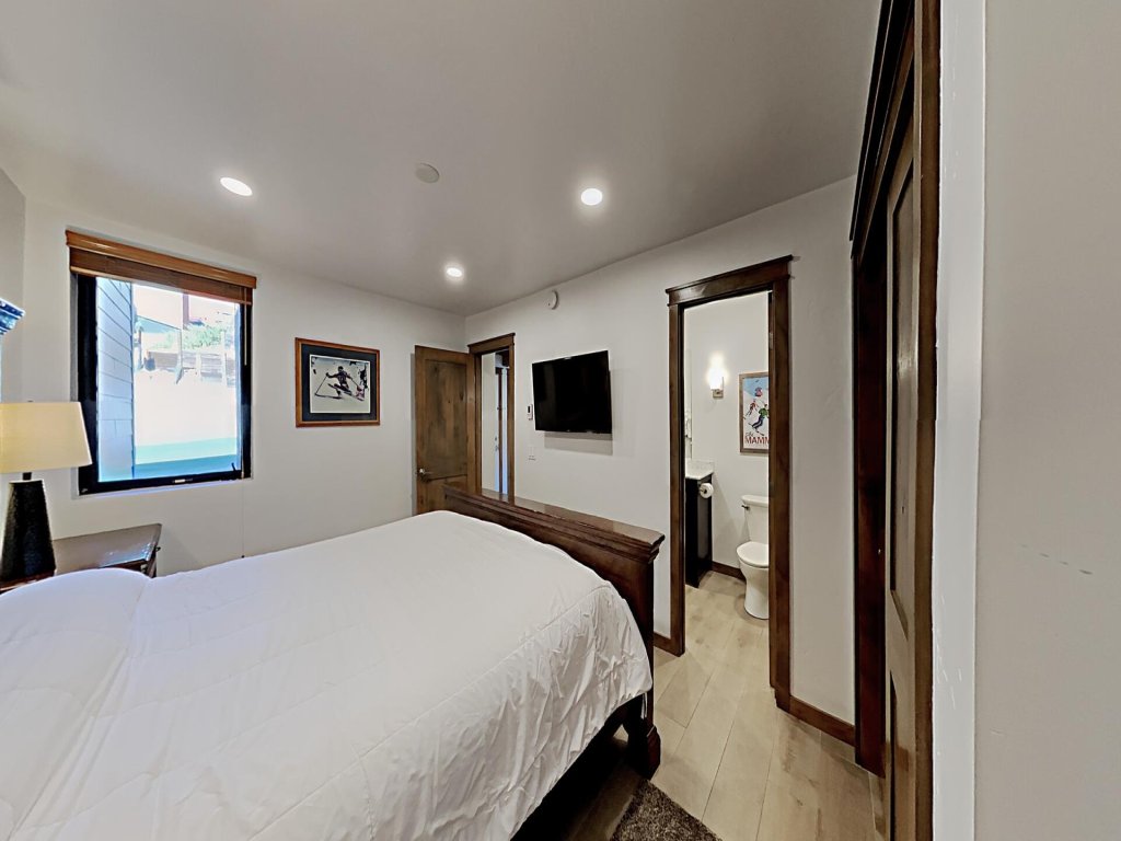 Slopeside Remodeled 2 Bedroom Condo with Amazing Views! (Unit 522 at 1849) Vacation Rental in Mammoth Lakes - RedAwning