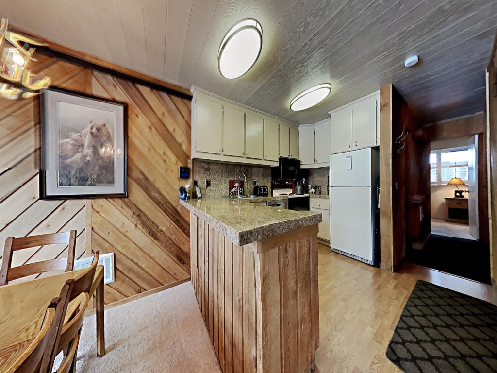 Slopeside Comfy 2-Bedroom Home with 3 Spas! (Unit 512 at 1849) Vacation Rental in Mammoth Lakes - RedAwning