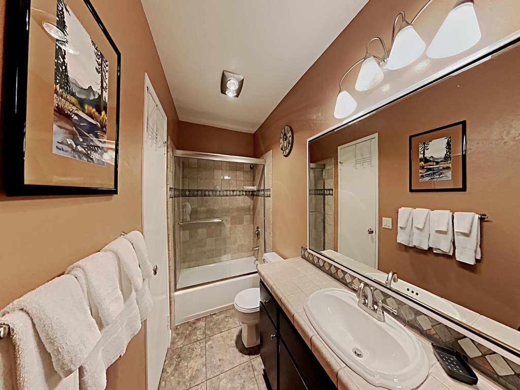 Slopeside Comfy 2-Bedroom Home with 3 Spas! (Unit 512 at 1849) Vacation Rental in Mammoth Lakes - RedAwning