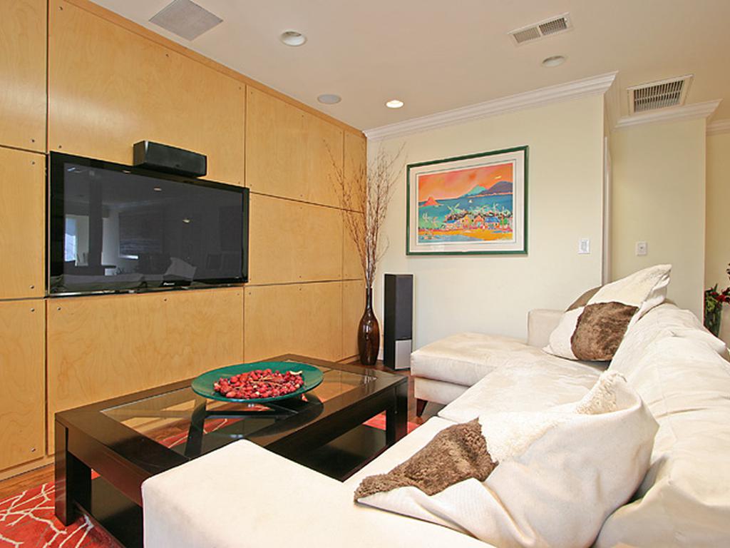 Ground Floor in Venice Near The Beach-Sleeps  4 Vacation Rental in Los Angeles - RedAwning