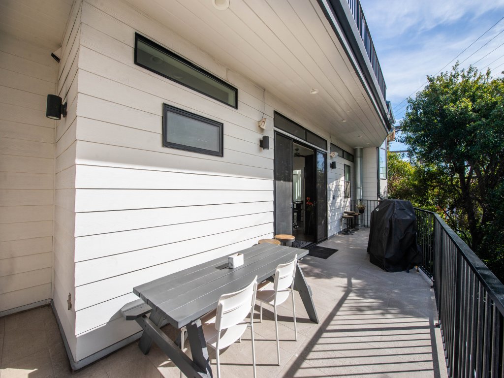 2nd Story Masterpiece in Venice Beach-Sleeps 5 Vacation Rental in Los Angeles - RedAwning