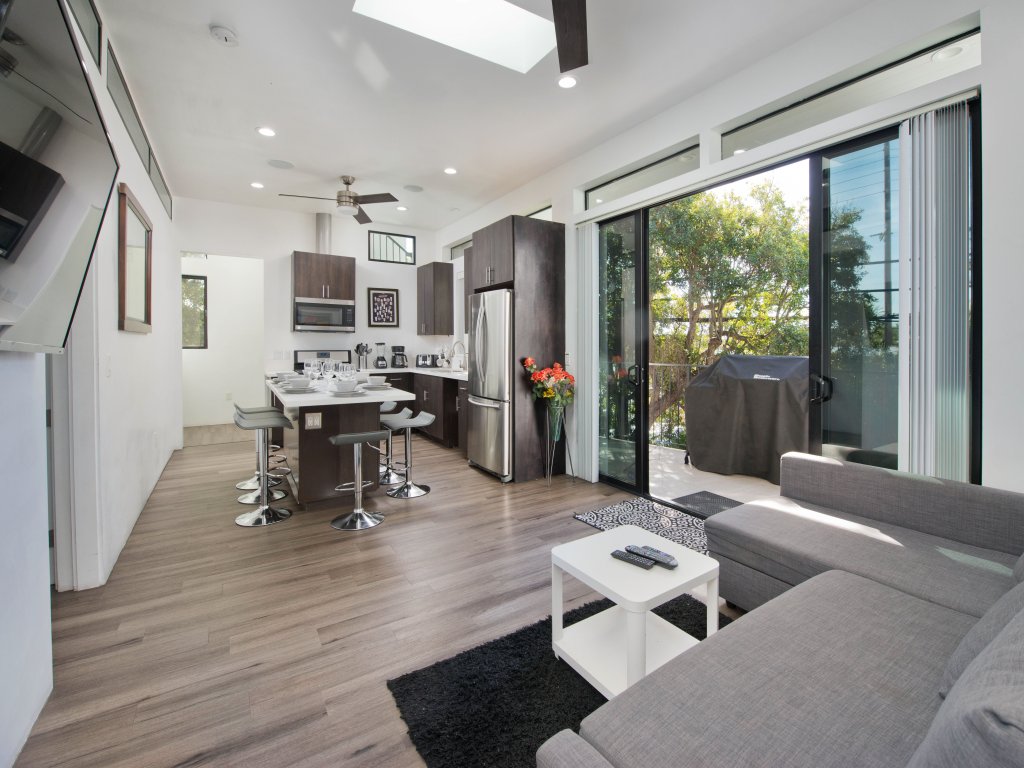 2nd Story Masterpiece in Venice Beach-Sleeps 5 Vacation Rental in Los Angeles - RedAwning