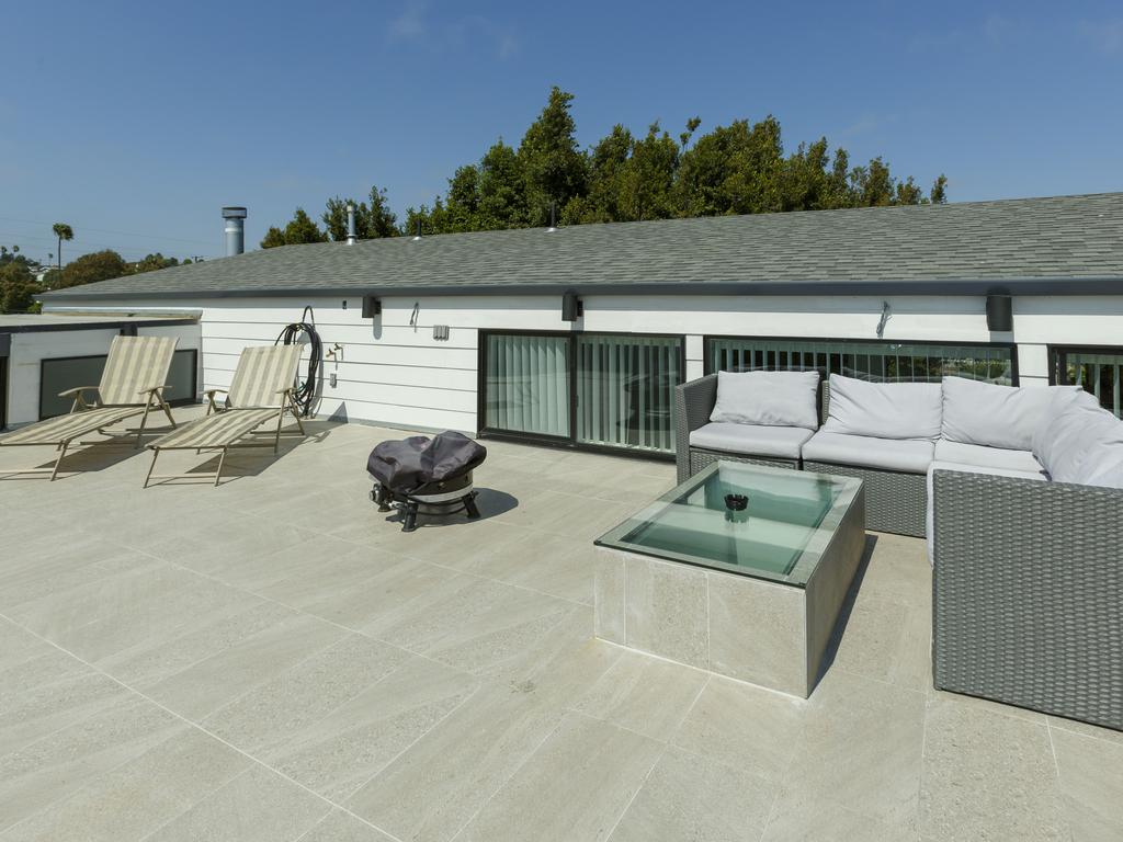2nd Story Masterpiece in Venice Beach-Sleeps 5 Vacation Rental in Los Angeles - RedAwning