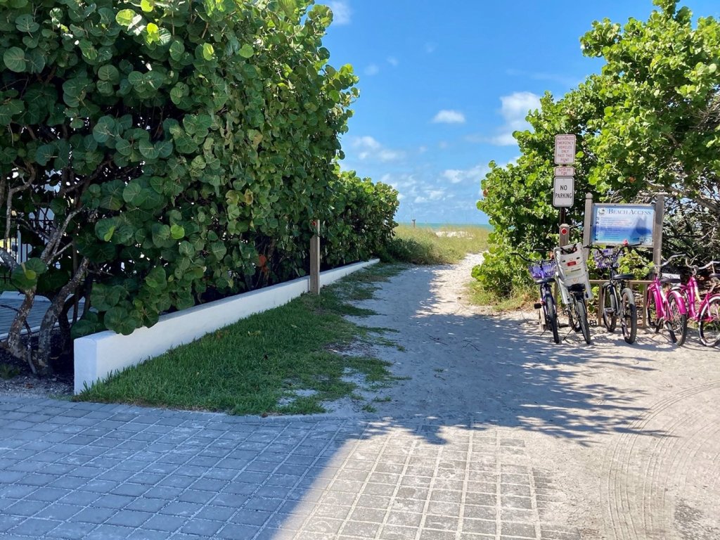 Sapphire Beach House Vacation Rental in Holmes Beach - RedAwning