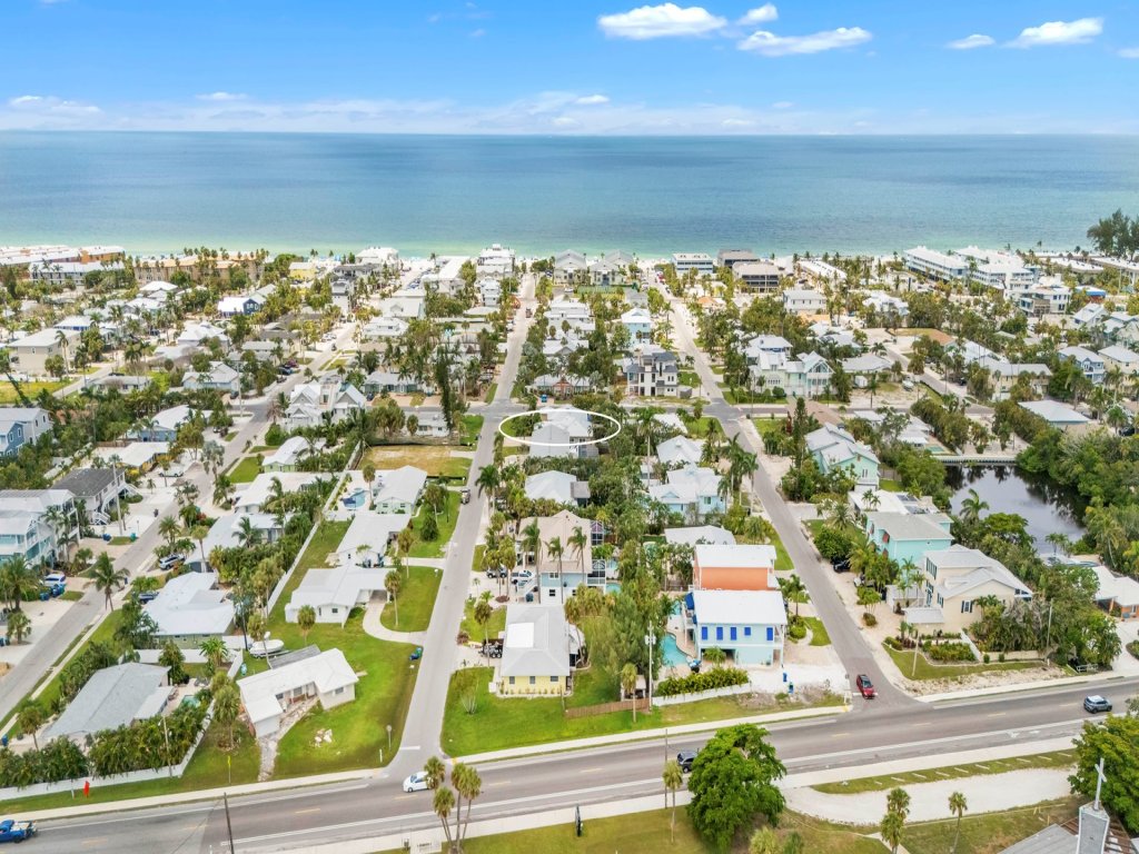 Sapphire Beach House Vacation Rental in Holmes Beach - RedAwning