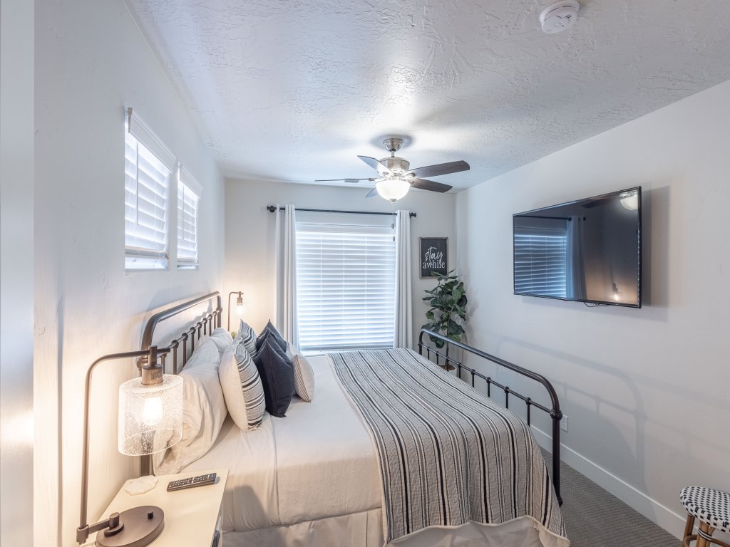 Red Rock Rooftop Vacation Rental in St. George - RedAwning