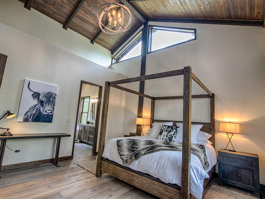 Retreat at Whispering Pines Vacation Rental in Show Low - RedAwning