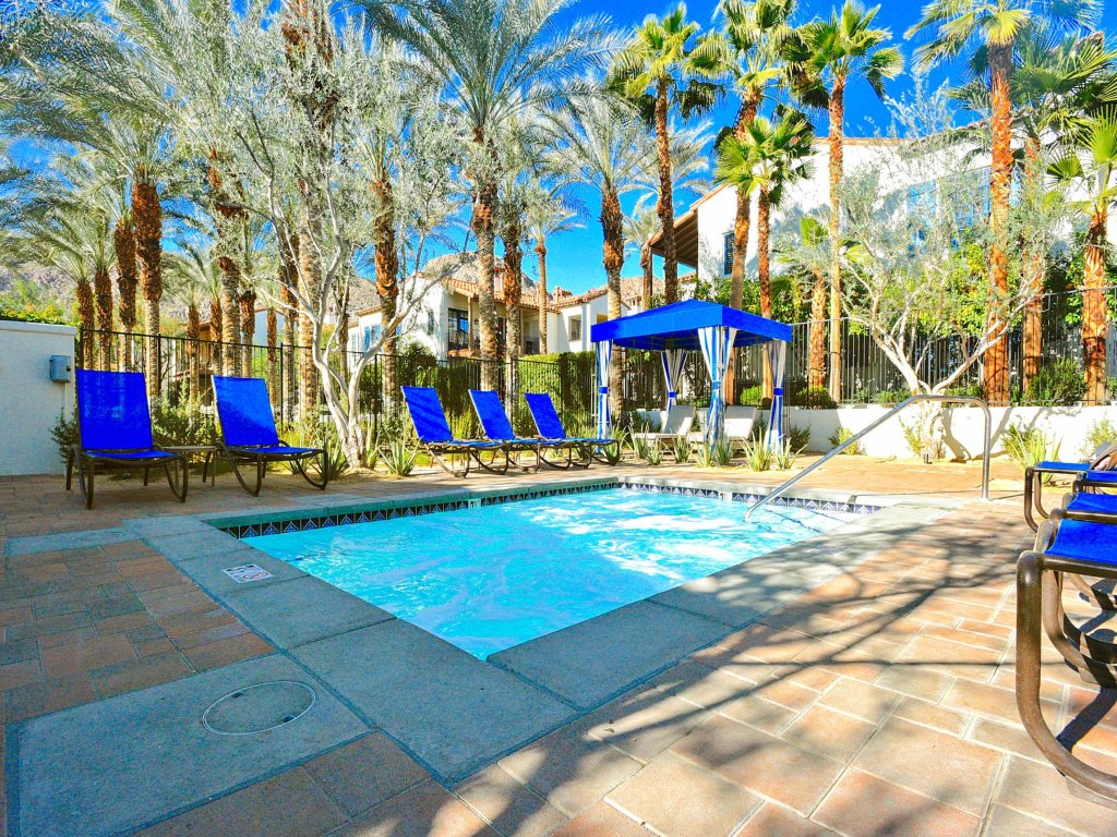 (H90) Newly Remodeled Single Story Townhome near Fountain Vacation Rental in La Quinta - RedAwning