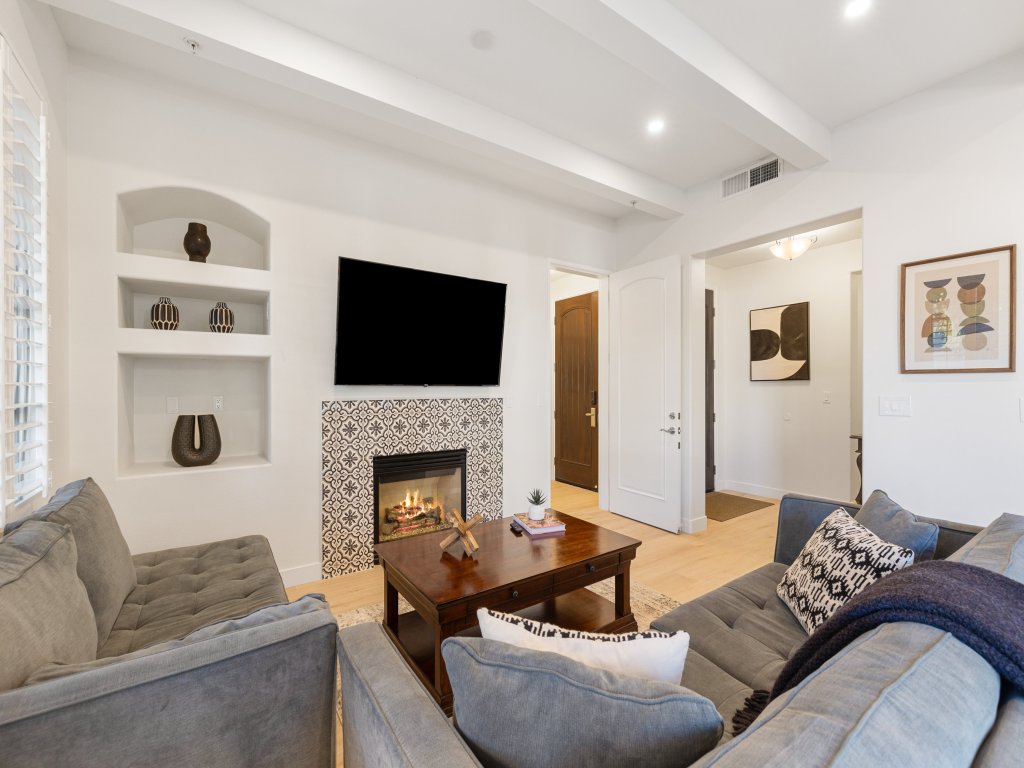 (C44) Stunning Remodeled Lux Villa near Clubhouse Vacation Rental in La Quinta - RedAwning