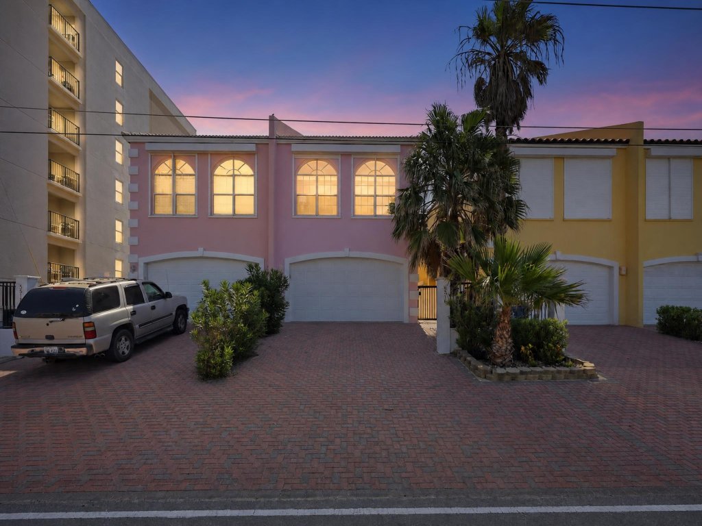 Incredible Views from Oceanfront 3 Bedroom Townhouse Vacation Rental in South Padre Island - RedAwning