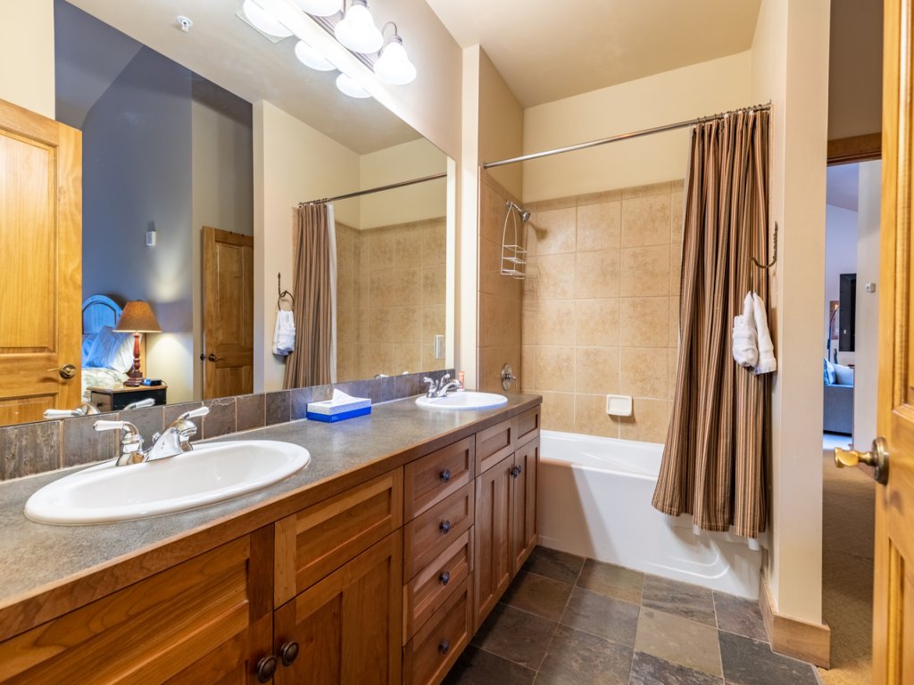 2311 Red Hawk Lodge Vacation Rental in Keystone - RedAwning