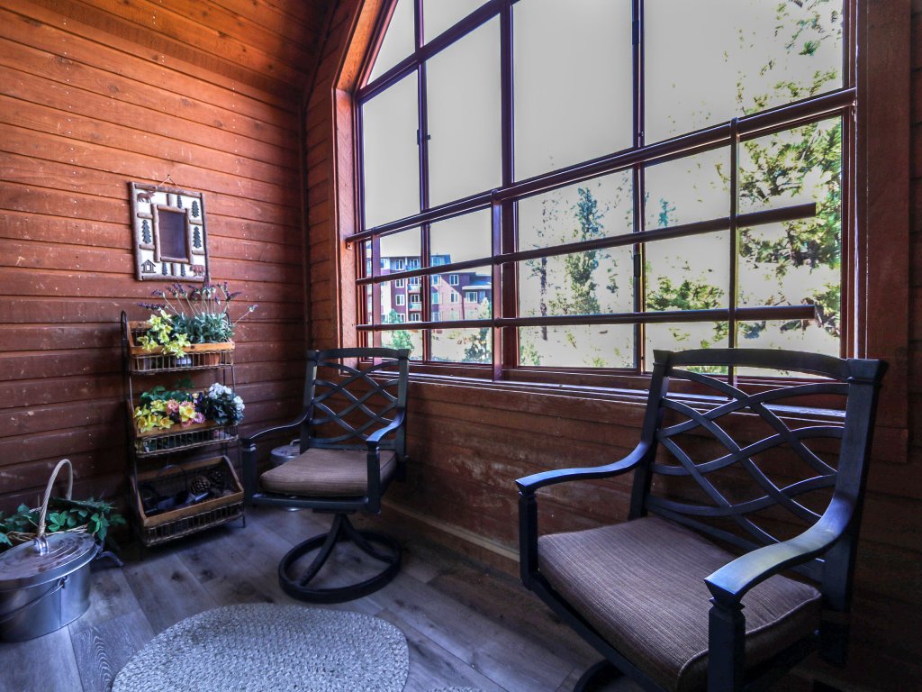 Aspen Creek 306 Walk to Eagle Lodge, Log Burning Fireplace, Great Complex Amenities Vacation Rental in Mammoth Lakes - RedAwning