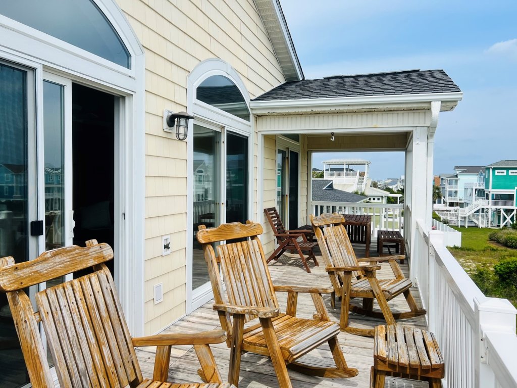 Salt, Sand and Sudds / 1043 Coquina Cove Drive Vacation Rental in Holden Beach - RedAwning