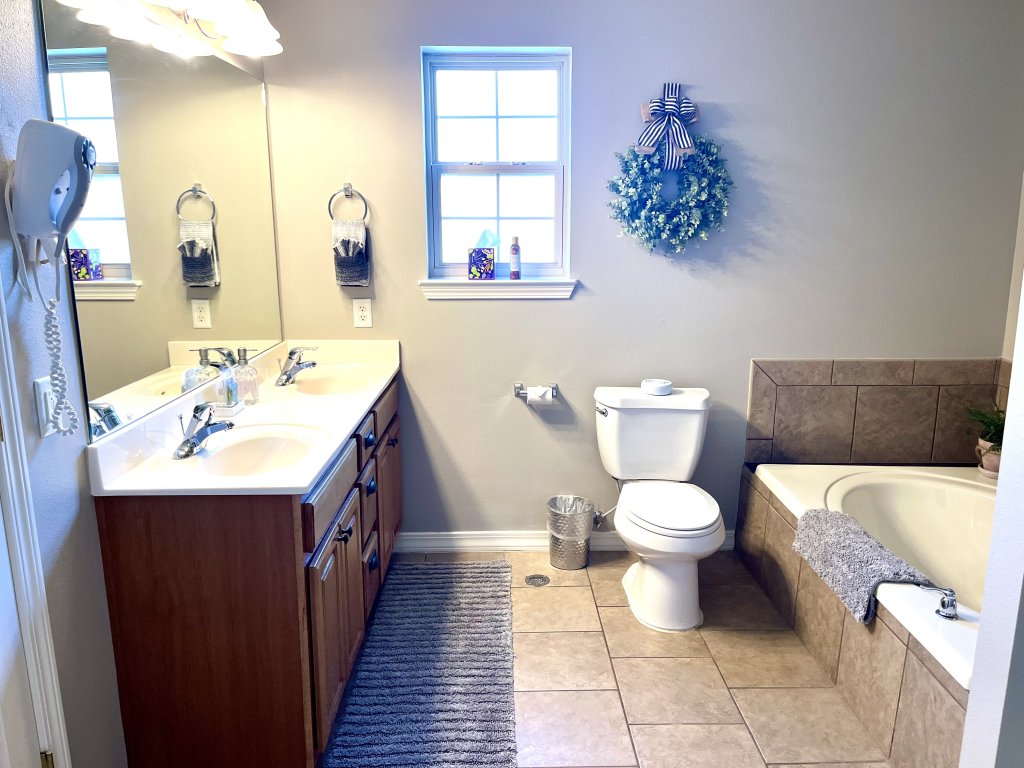 Condo A-9 Vacation Rental in Hollister - RedAwning