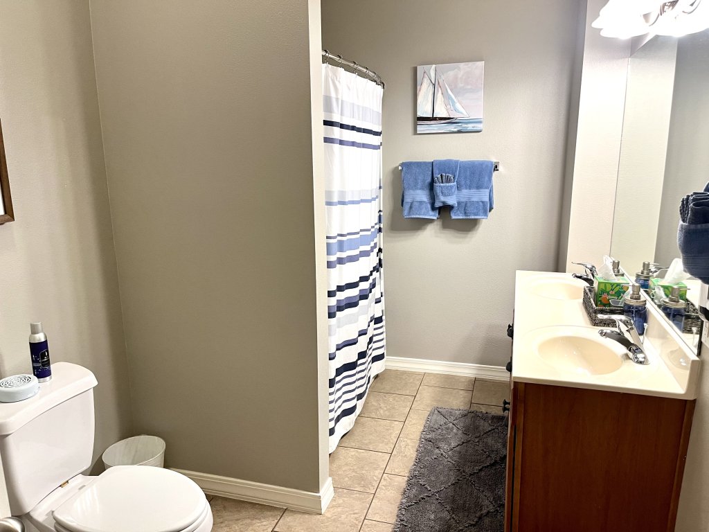 Condo A-9 Vacation Rental in Hollister - RedAwning