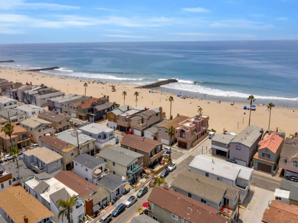 114 42nd St B | Perfect- 4 houses from the sand Vacation Rental in Newport Beach - RedAwning
