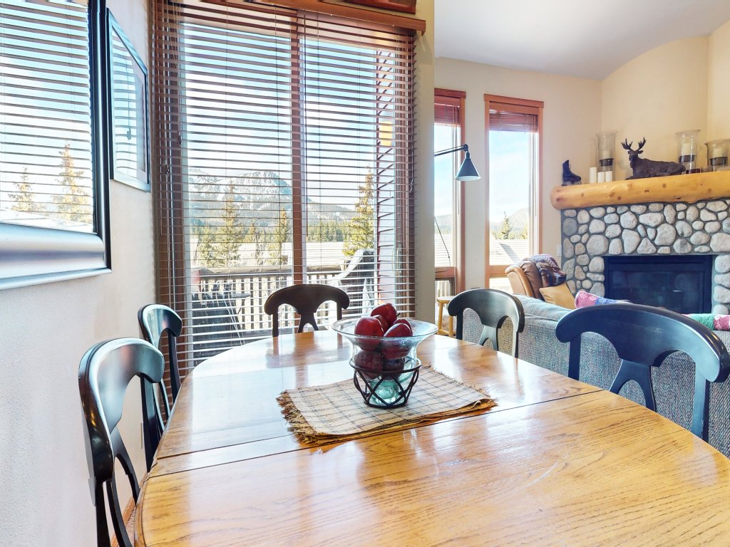 Snowcreek V 997 Panoramic Mountain Views, Pet-Friendly Vacation Rental in Mammoth Lakes - RedAwning