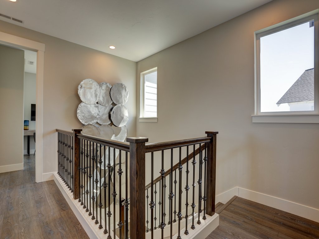 Ruby Peak Spacious & Comfortable Home - 30 day minimum Vacation Rental in Bend - RedAwning