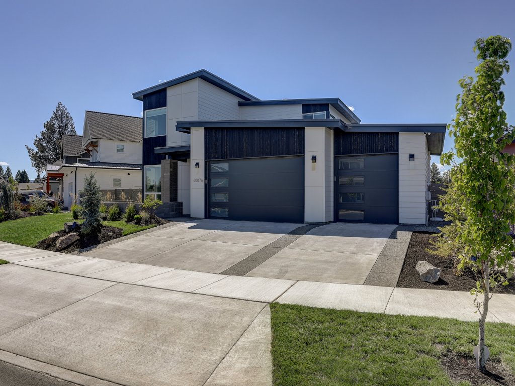 Ruby Peak Spacious & Comfortable Home - 30 day minimum Vacation Rental in Bend - RedAwning