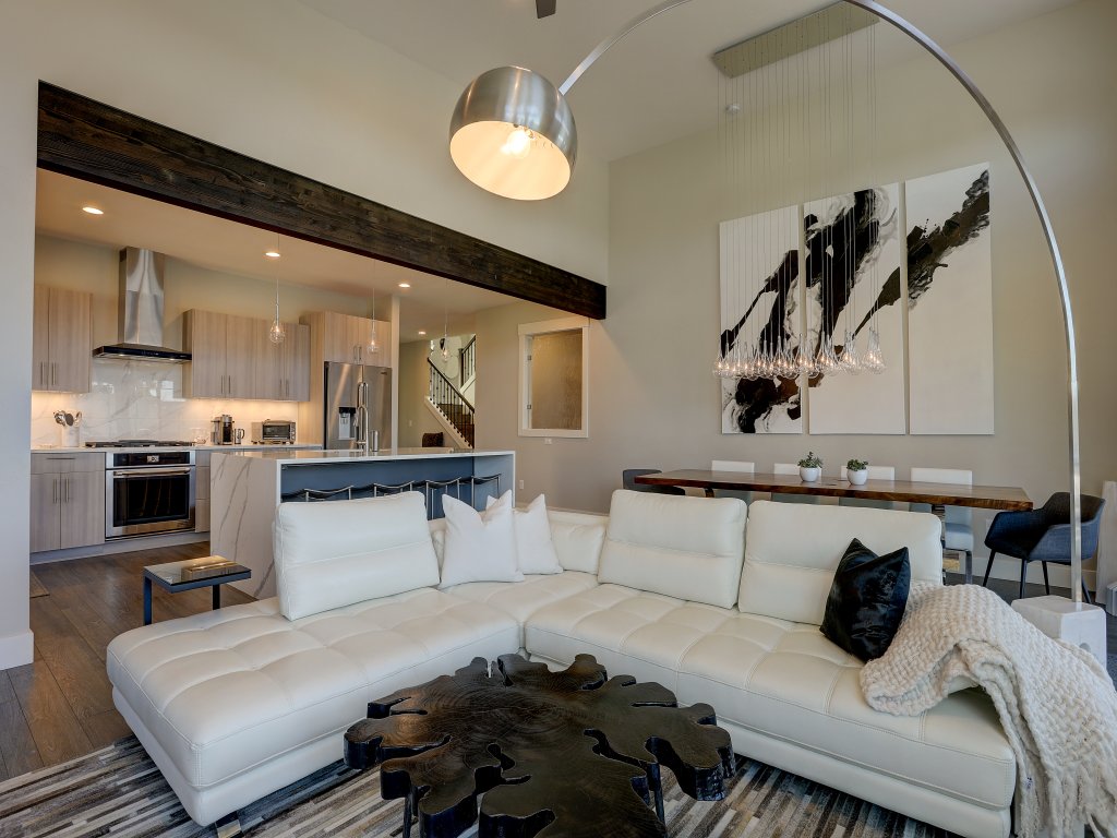 Ruby Peak Spacious & Comfortable Home - 30 day minimum Vacation Rental in Bend - RedAwning