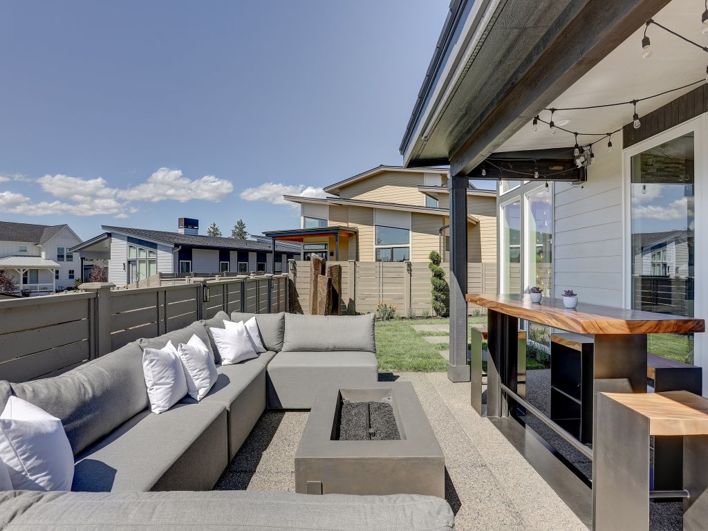 Ruby Peak Spacious & Comfortable Home - 30 day minimum Vacation Rental in Bend - RedAwning
