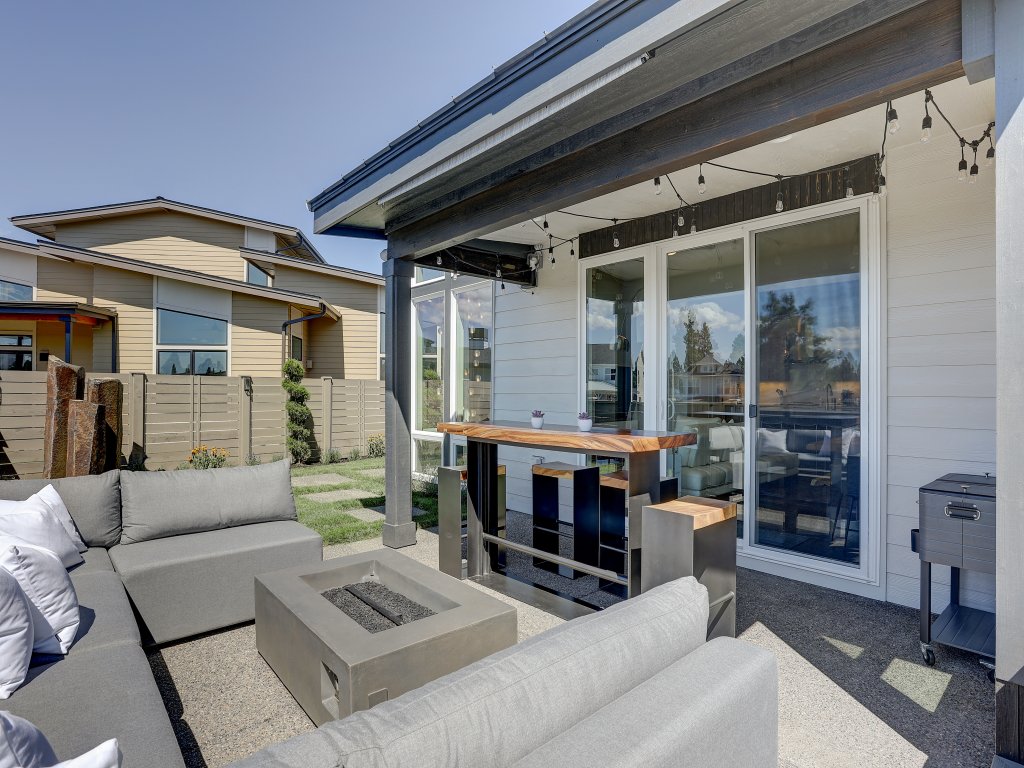 Ruby Peak Spacious & Comfortable Home - 30 day minimum Vacation Rental in Bend - RedAwning