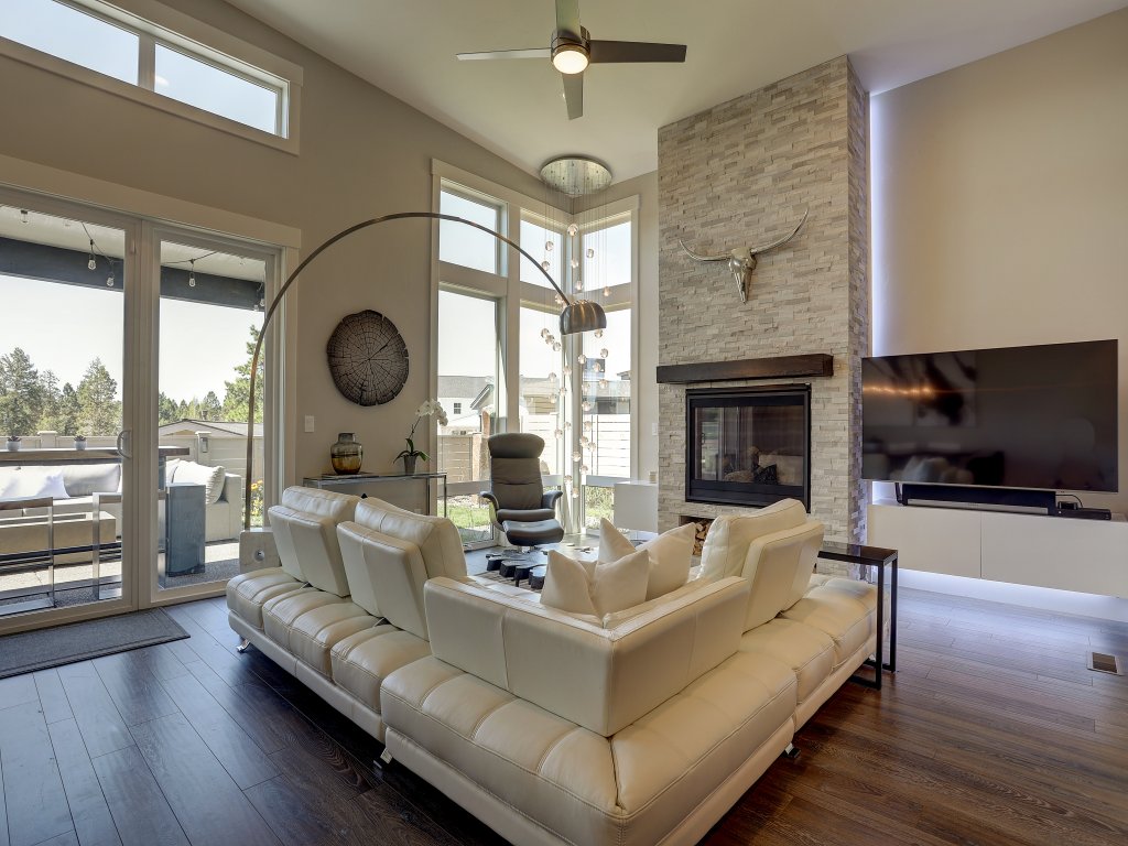 Ruby Peak Spacious & Comfortable Home - 30 day minimum Vacation Rental in Bend - RedAwning