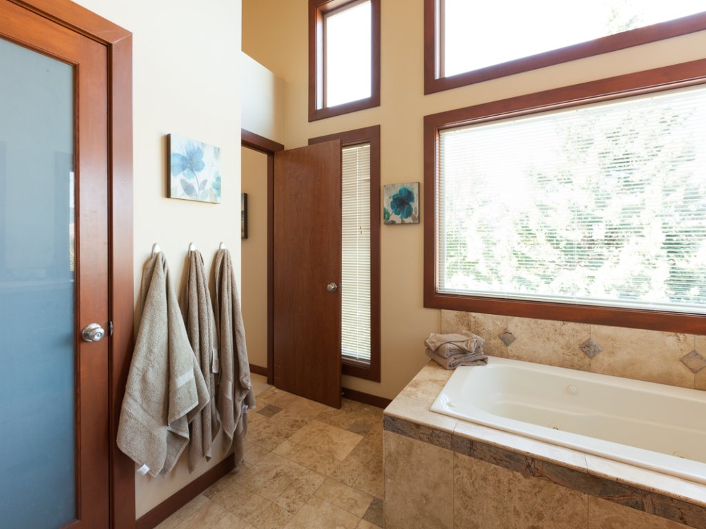 NEW Condo Downwider with Hot Tub, Minutes Away from The Columbia River Gorge Vacation Rental in Hood River - RedAwning