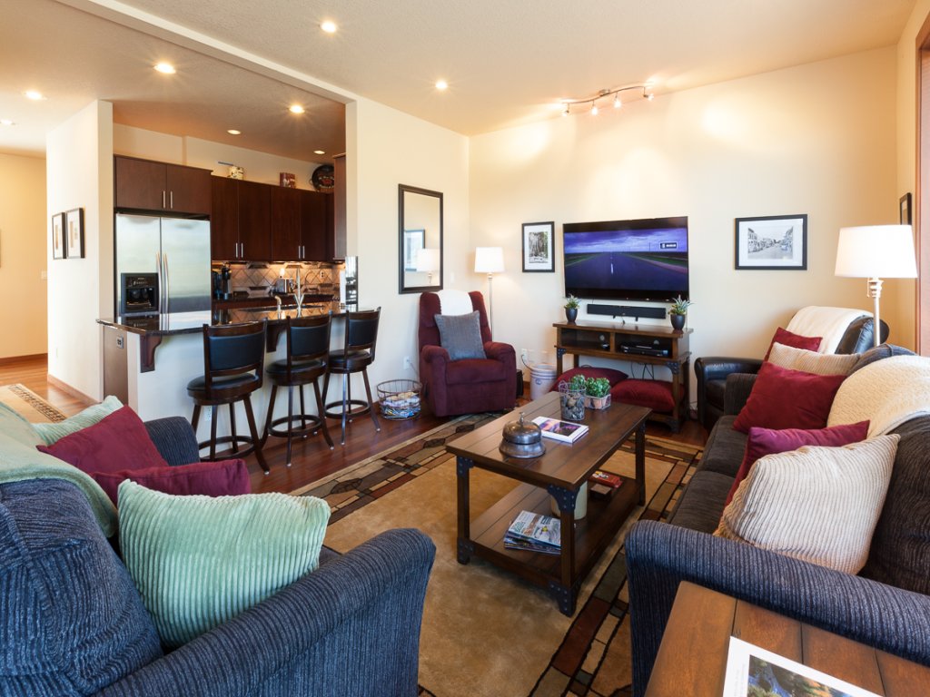 NEW Condo Downwider with Hot Tub, Minutes Away from The Columbia River Gorge Vacation Rental in Hood River - RedAwning