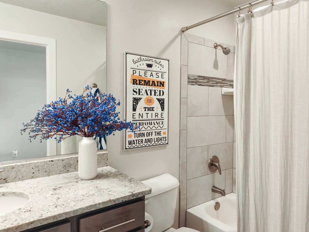 Stargazer – Luxury Condo, Rooftop Views, Private Hot Tub Vacation Rental in St. George - RedAwning
