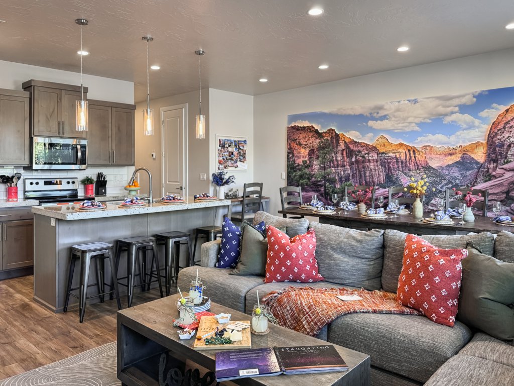 Stargazer – Luxury Condo, Rooftop Views, Private Hot Tub Vacation Rental in St. George - RedAwning
