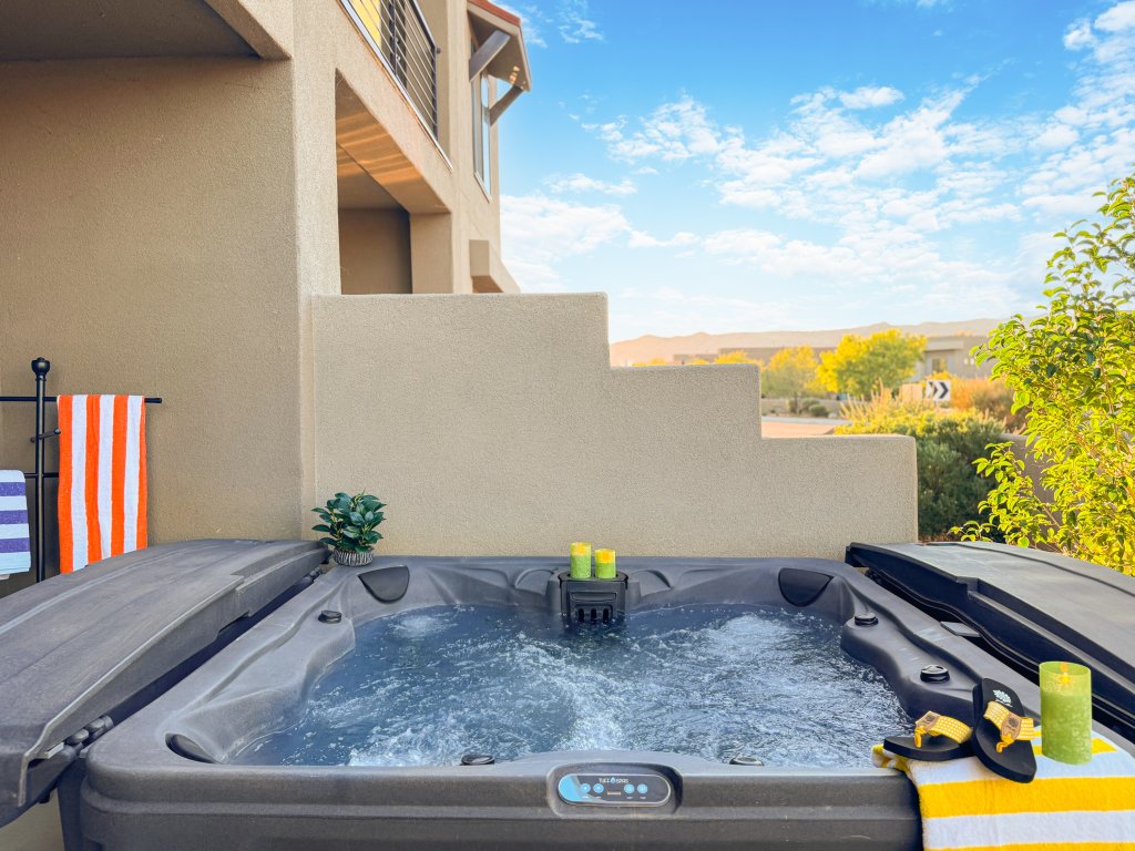 Stargazer – Luxury Condo, Rooftop Views, Private Hot Tub Vacation Rental in St. George - RedAwning