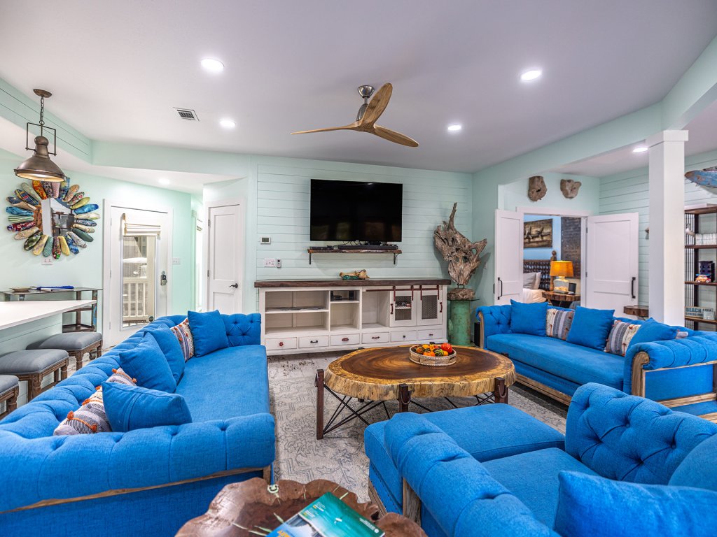 8852 Bay Pine Vacation Rental in Miramar Beach - RedAwning