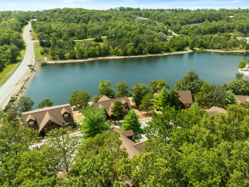 SBL85 -Paradise Lodge Vacation Rental in Branson West - RedAwning