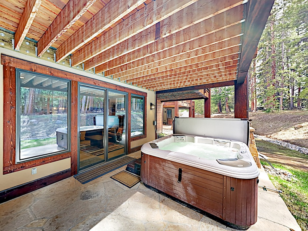 New Listing Luxe Lodge W Private Hot Tub Amp Garage Ra292458