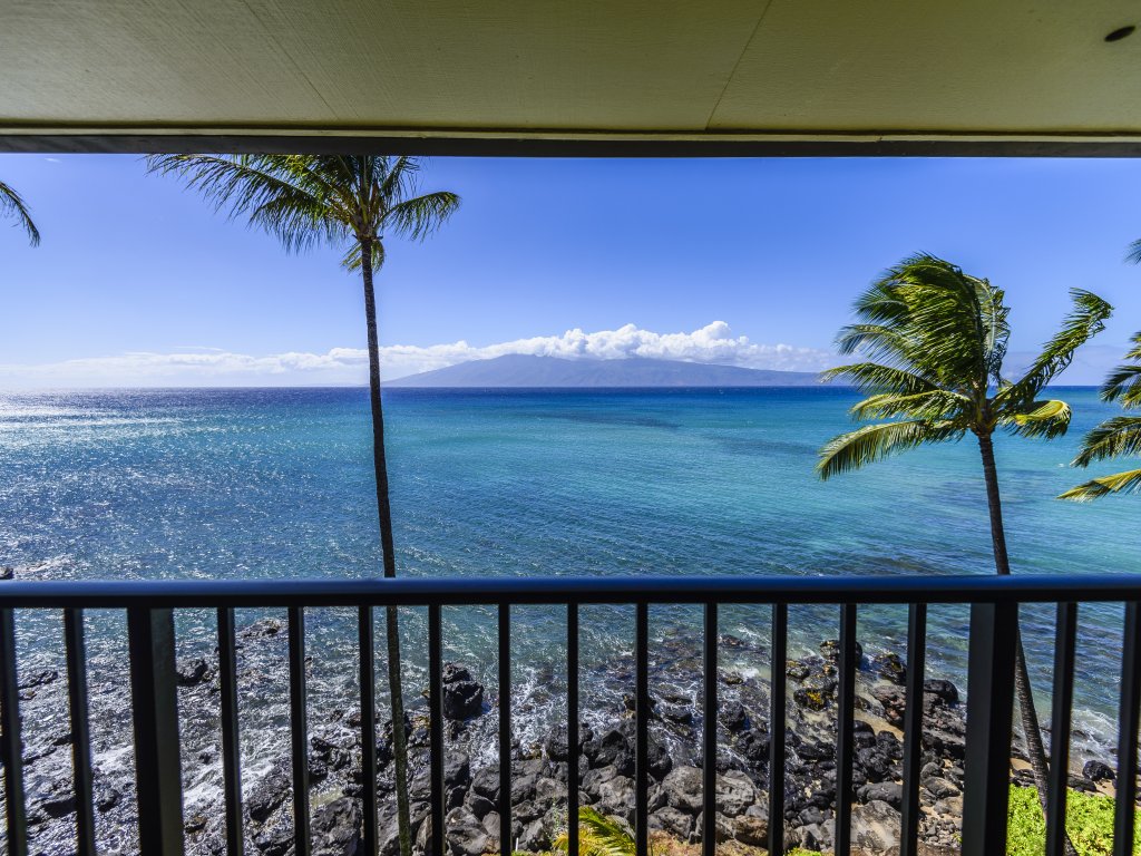 Noelani 304 3 Bedroom/2.5 Bath Condo Vacation Rental in Lahaina - RedAwning