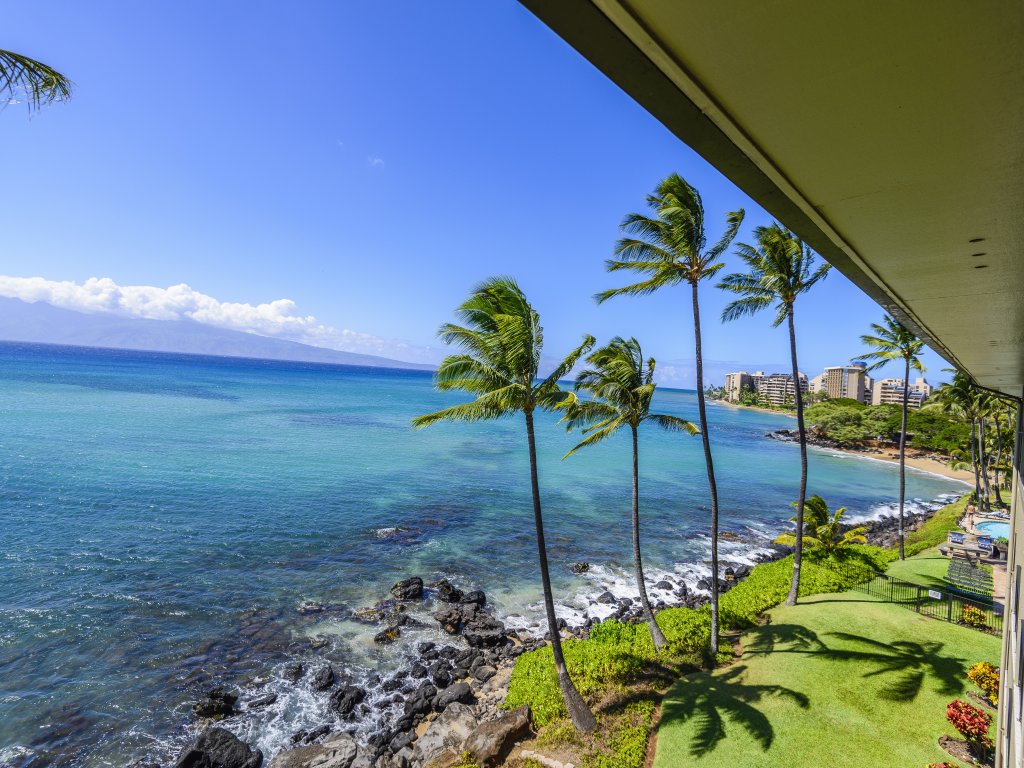 Noelani 304 3 Bedroom/2.5 Bath Condo Vacation Rental in Lahaina - RedAwning