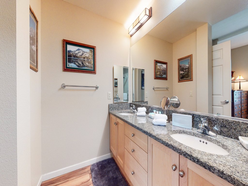 Mammoth Green 120 Pet-Friendly, Cozy and Bright, Walk to Eagle Lodge Vacation Rental in Mammoth Lakes - RedAwning