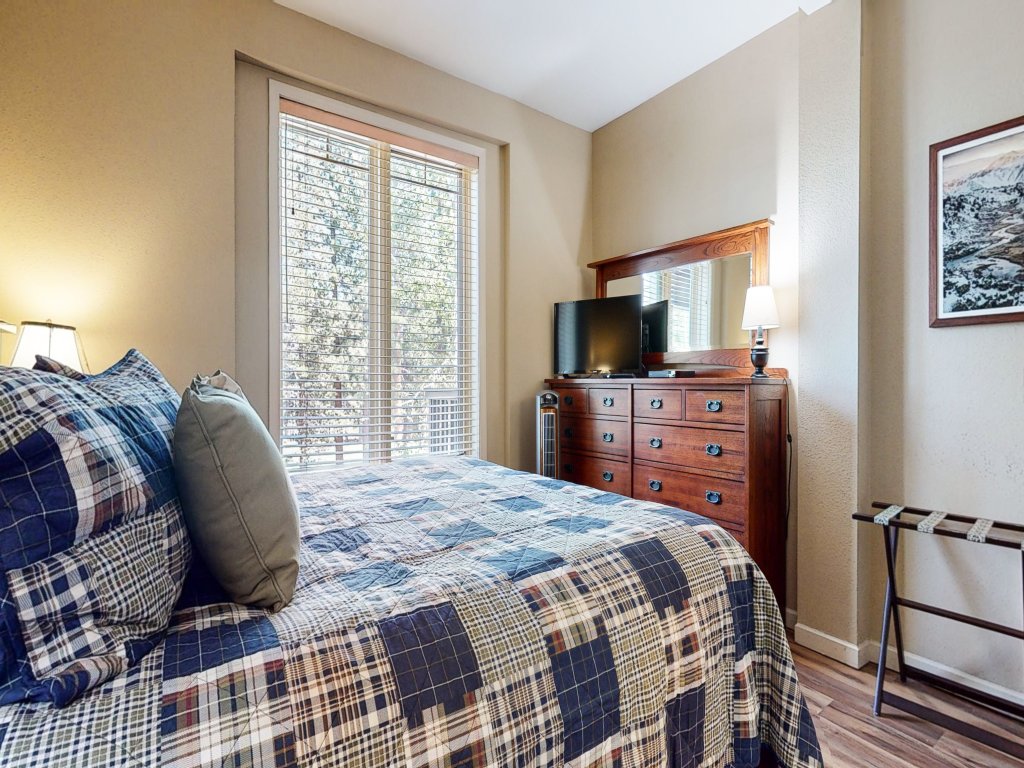 Mammoth Green 120 Pet-Friendly, Cozy and Bright, Walk to Eagle Lodge Vacation Rental in Mammoth Lakes - RedAwning
