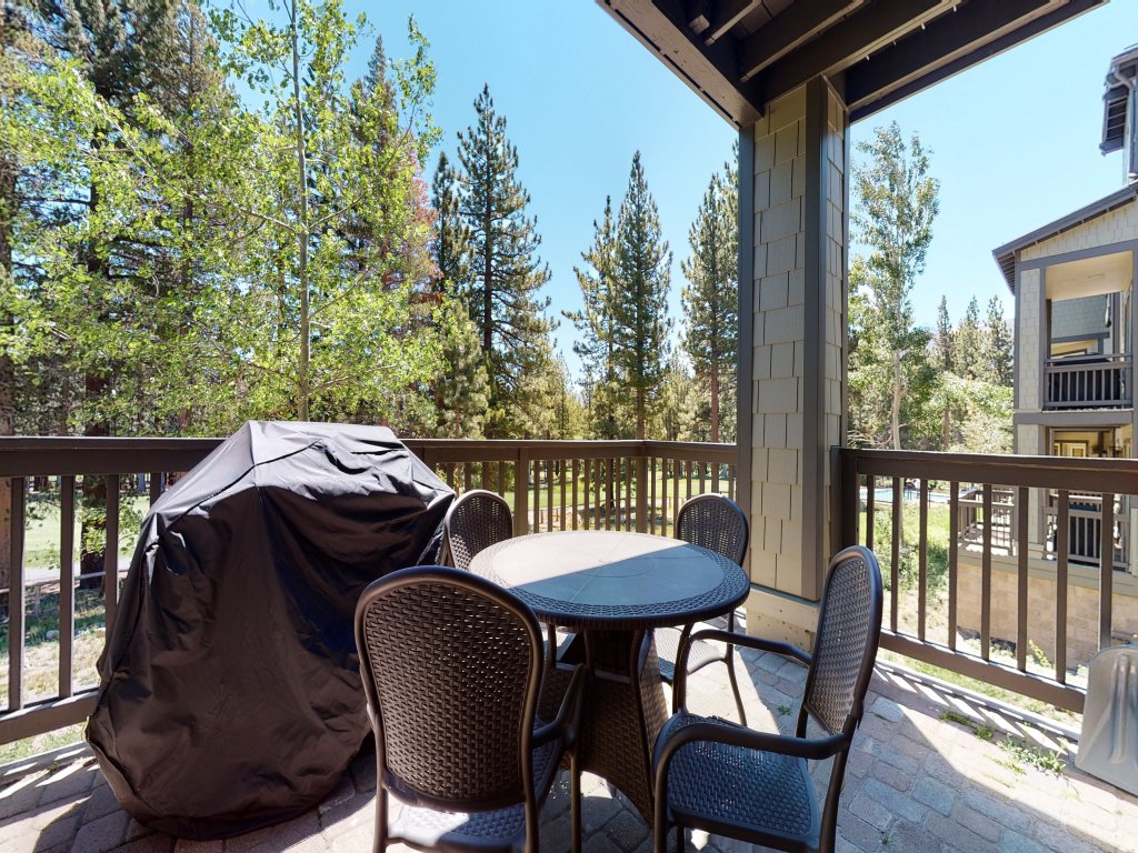 Mammoth Green 120 Pet-Friendly, Cozy and Bright, Walk to Eagle Lodge Vacation Rental in Mammoth Lakes - RedAwning